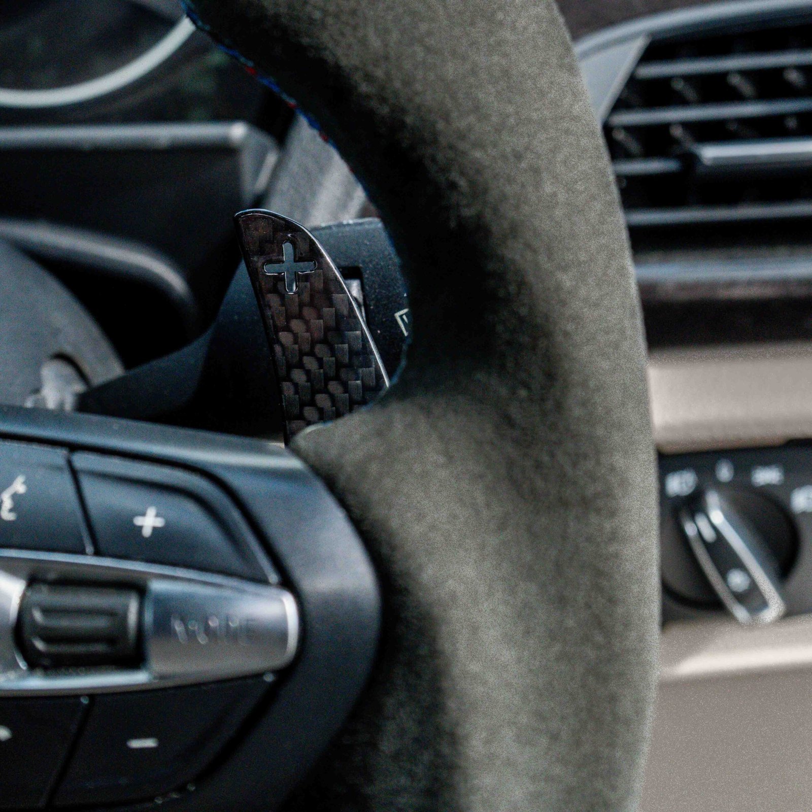 BMW-Fxx-CARBON-FIBRE-MAGNETIC-SHIFTER-PADDLES-3.jpg