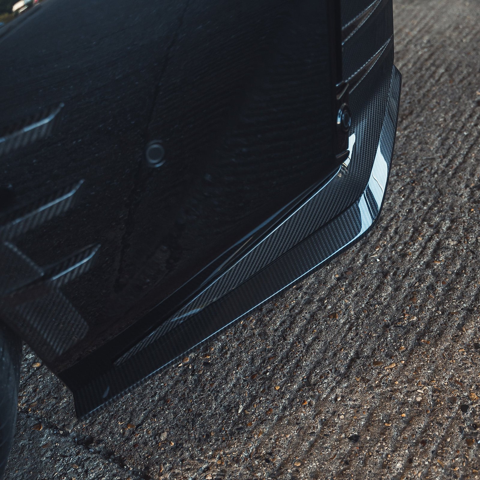 BMW-G87-M2-CARBON-FIBRE-REAR-BUMPER-CORNERS-CT-DESIGN-3.jpg