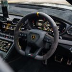 Urus_Steering_Wheel_1x1_web_CT_Carbon_150126_01.jpg