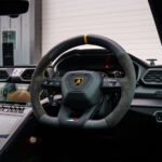 Urus_Steering_Wheel_1x1_web_CT_Carbon_150126_01.jpg