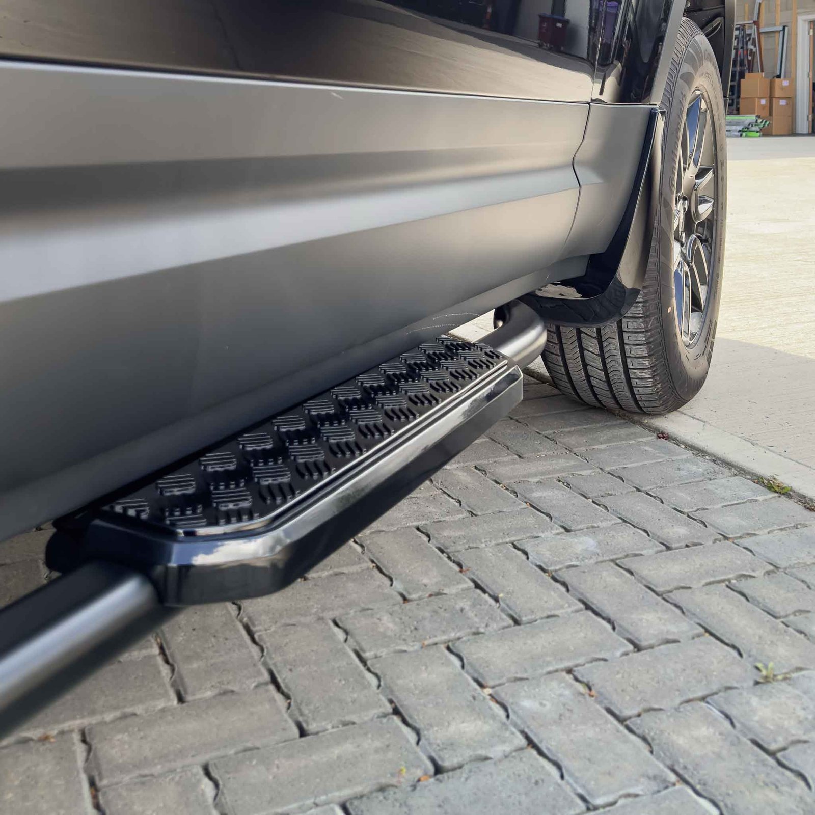 LAND-ROVER-DEFENDER-L663-110-SIDE-STEPS-6_749db131-7ec9-4dbc-a968-51c131276ff4.jpg